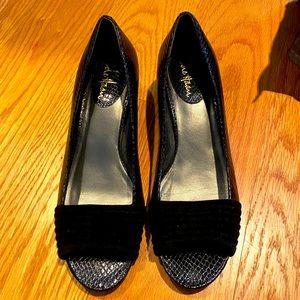 ⭐️ NEVER WORN⭐️ Women’s Cole Haan Black Snake Skin Open Toe Shoe